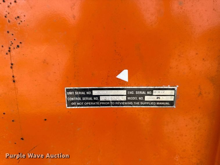 image for item DV2716 Arrowmaster WAAW 25 E S60 arrow board trailer
