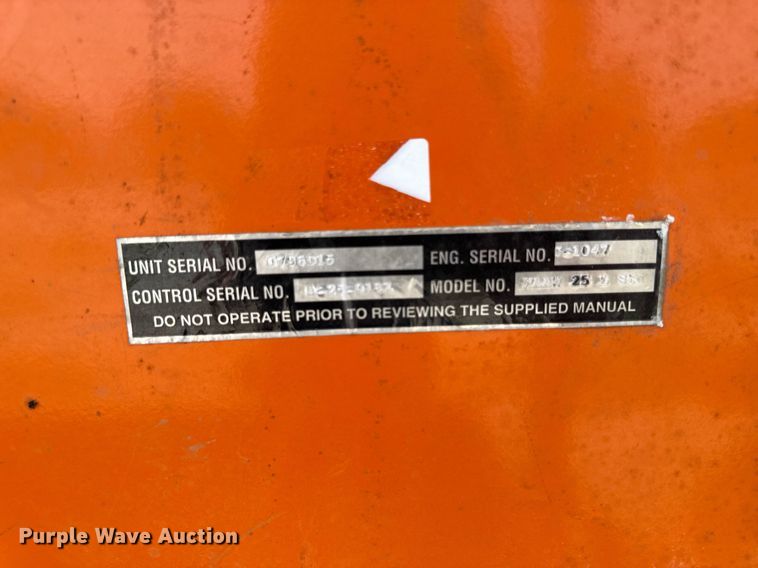 image for item DV2716 Arrowmaster WAAW 25 E S60 arrow board trailer