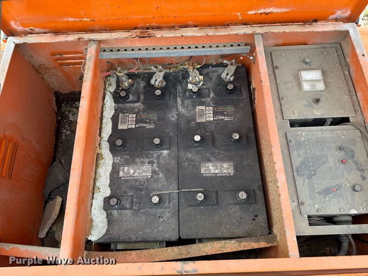 image for item DV2716 Arrowmaster WAAW 25 E S60 arrow board trailer