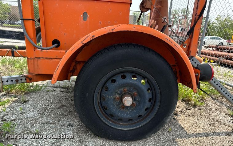 image for item DV2716 Arrowmaster WAAW 25 E S60 arrow board trailer