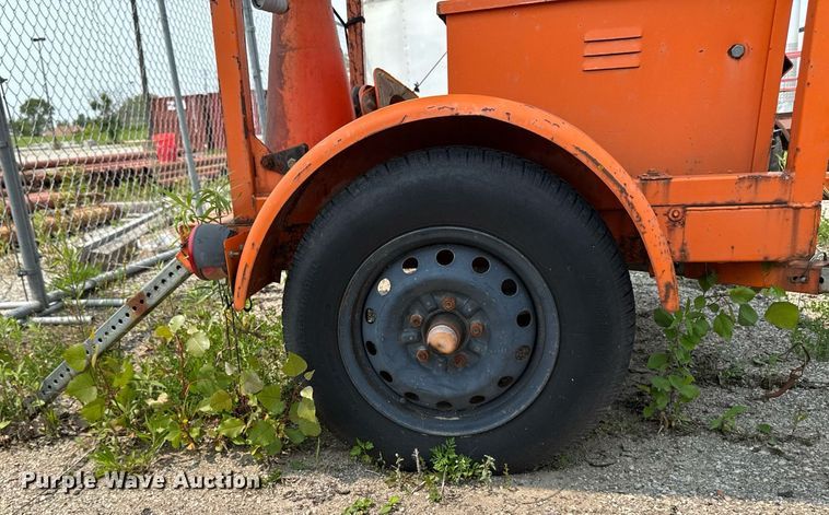 image for item DV2716 Arrowmaster WAAW 25 E S60 arrow board trailer