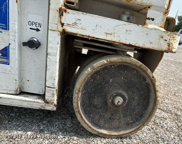 image for item DV2720 2015 HY-BRID 1430 scissor lift