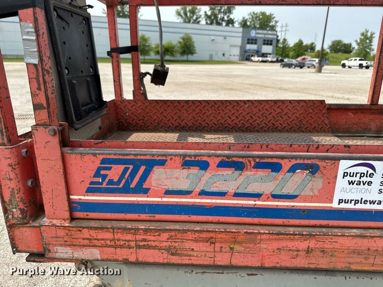 image for item DV2721 1993 Skyjack SJ-3220 scissor lift
