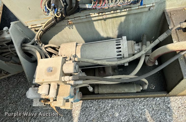 image for item DV2721 1993 Skyjack SJ-3220 scissor lift