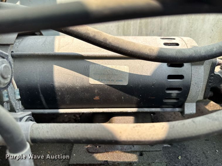 image for item DV2721 1993 Skyjack SJ-3220 scissor lift