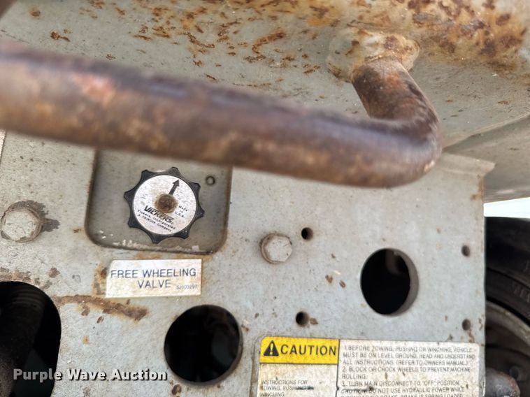 image for item DV2721 1993 Skyjack SJ-3220 scissor lift