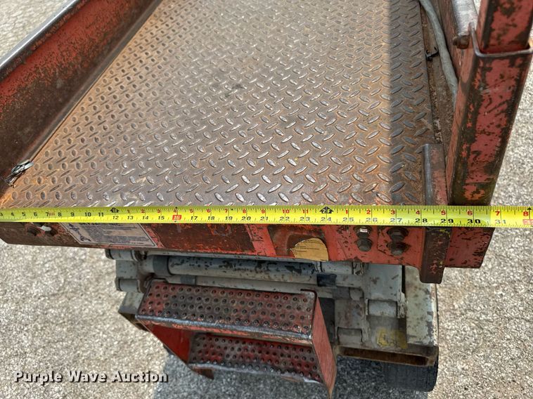 image for item DV2721 1993 Skyjack SJ-3220 scissor lift