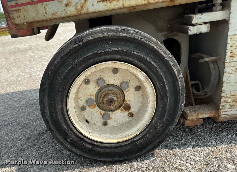 image for item DV2721 1993 Skyjack SJ-3220 scissor lift