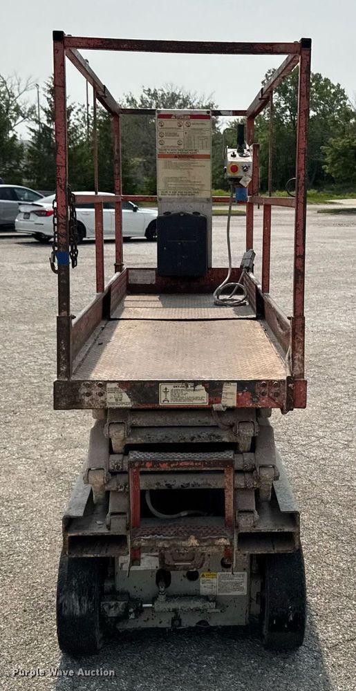 image for item DV2722 1993 Skyjack SJ-3220 scissor lift