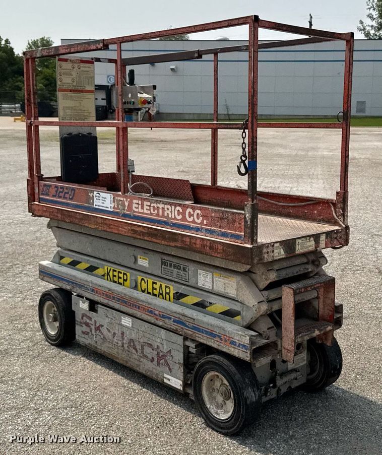 image for item DV2722 1993 Skyjack SJ-3220 scissor lift