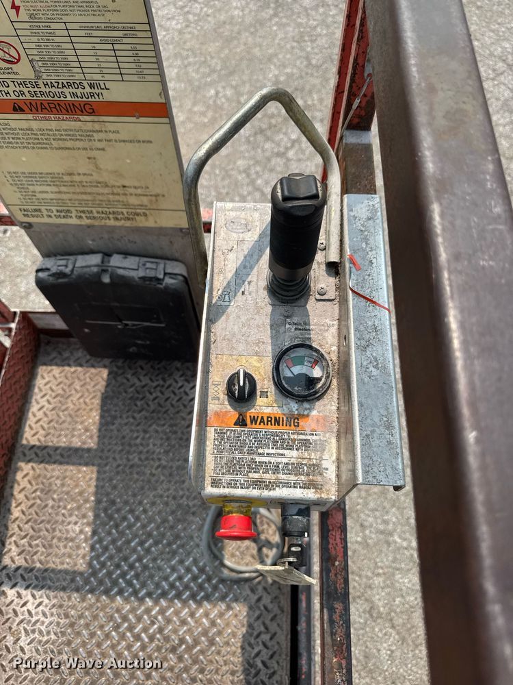 image for item DV2722 1993 Skyjack SJ-3220 scissor lift