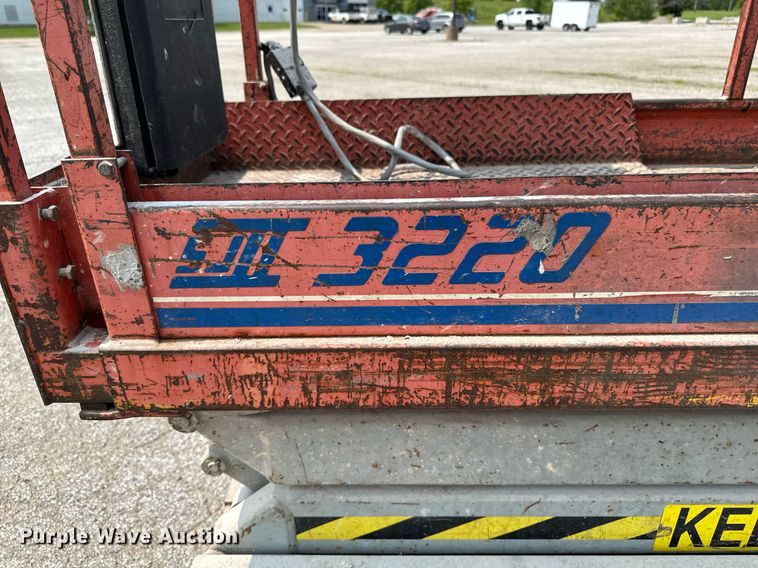 image for item DV2722 1993 Skyjack SJ-3220 scissor lift