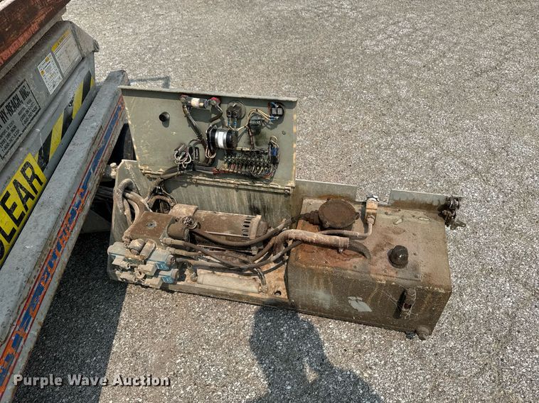 image for item DV2722 1993 Skyjack SJ-3220 scissor lift