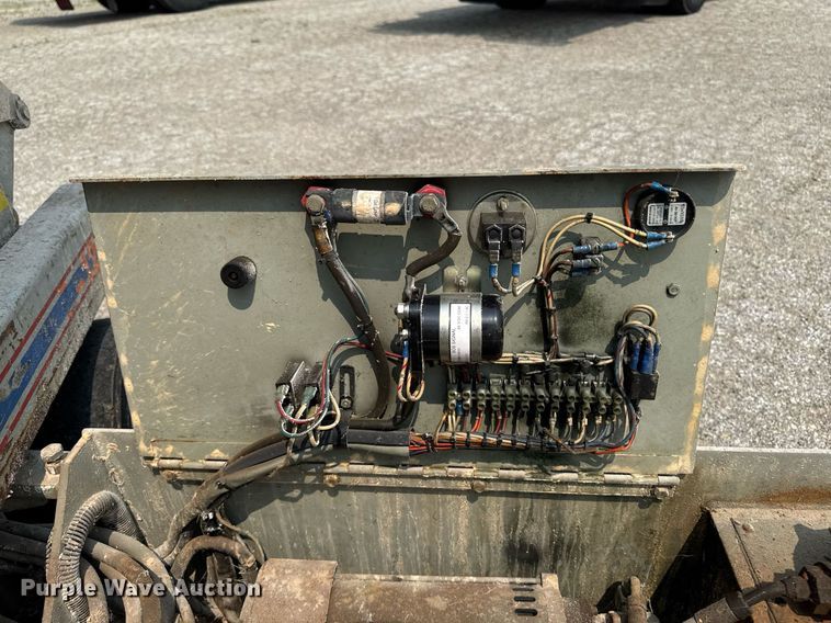 image for item DV2722 1993 Skyjack SJ-3220 scissor lift