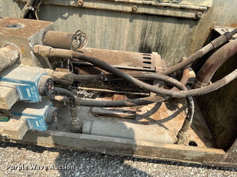 image for item DV2722 1993 Skyjack SJ-3220 scissor lift