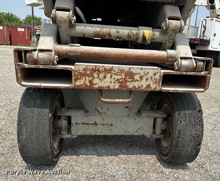 image for item DV2722 1993 Skyjack SJ-3220 scissor lift