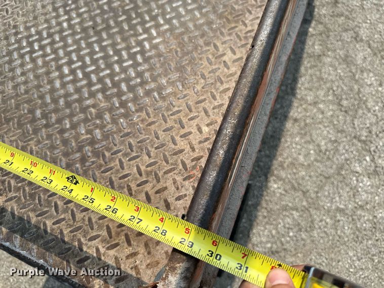 image for item DV2722 1993 Skyjack SJ-3220 scissor lift