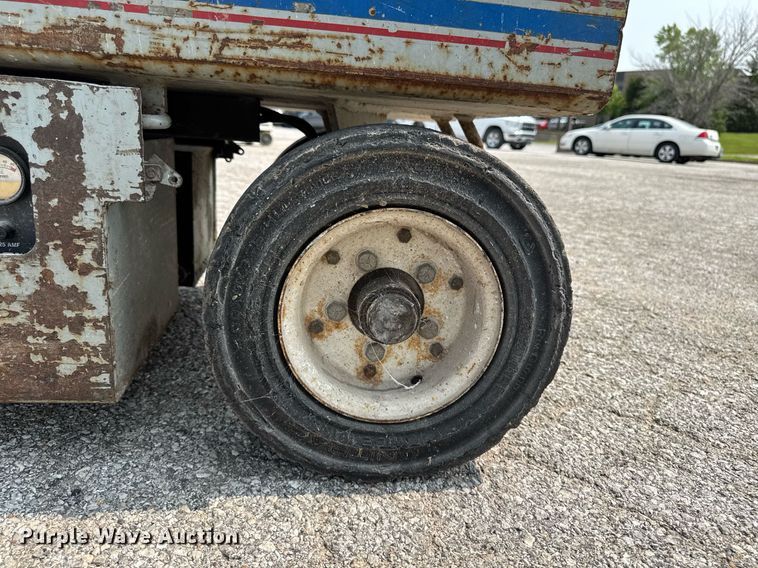 image for item DV2722 1993 Skyjack SJ-3220 scissor lift