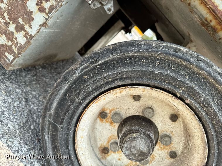 image for item DV2722 1993 Skyjack SJ-3220 scissor lift