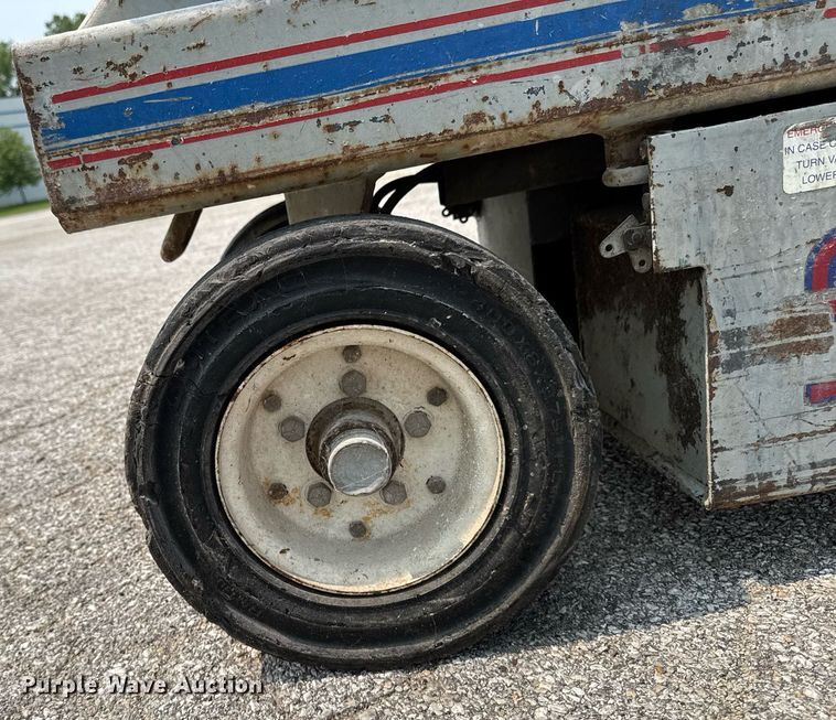 image for item DV2722 1993 Skyjack SJ-3220 scissor lift