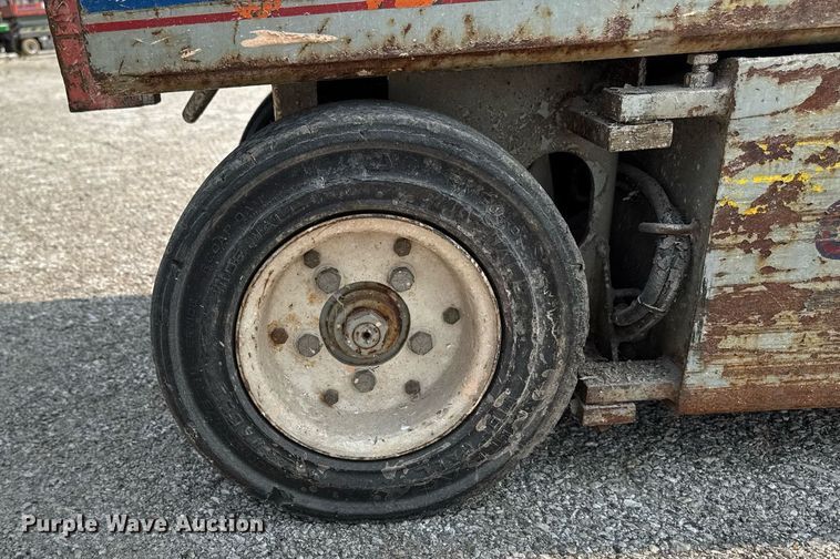 image for item DV2722 1993 Skyjack SJ-3220 scissor lift