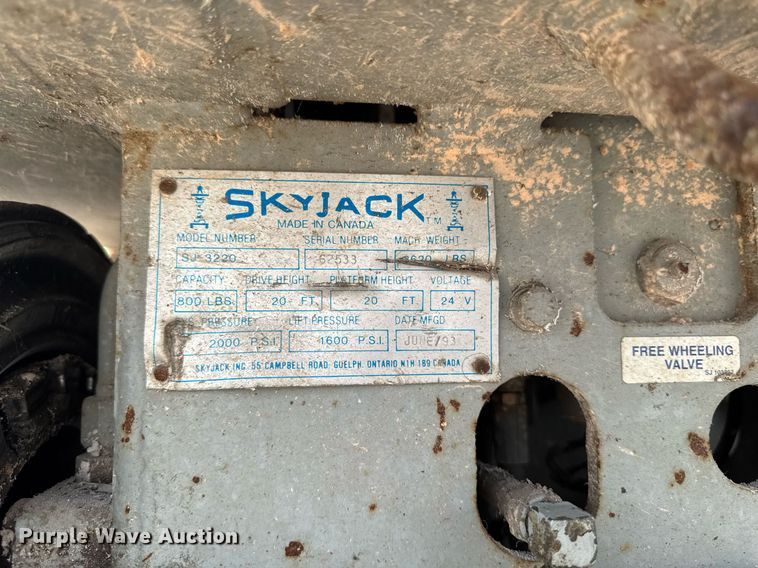 image for item DV2722 1993 Skyjack SJ-3220 scissor lift