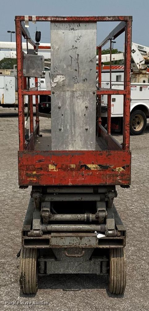 image for item DV2723 1993 Skyjack SJ-3220 scissor lift