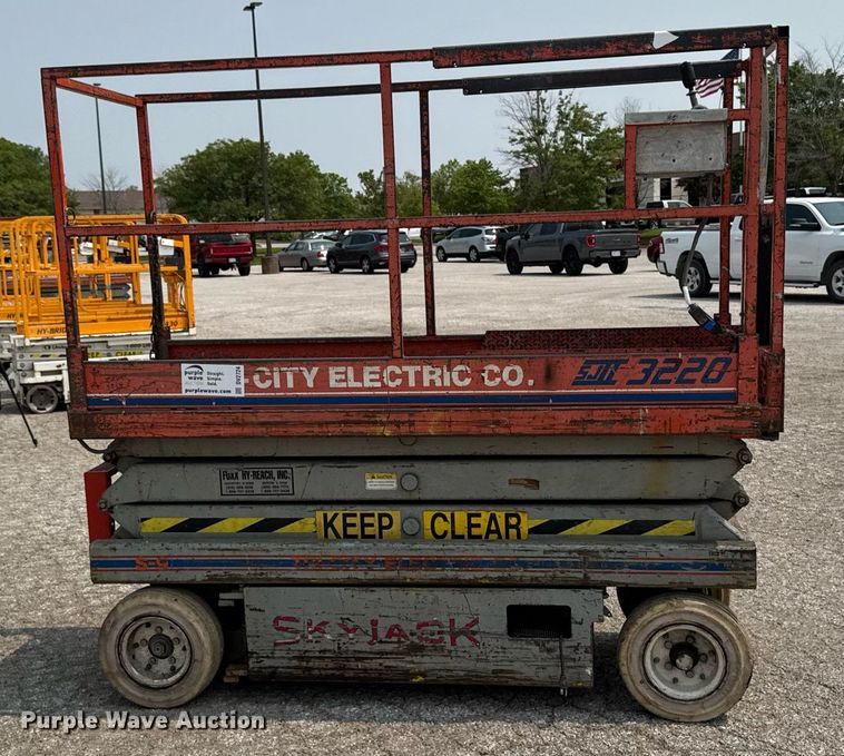 image for item DV2723 1993 Skyjack SJ-3220 scissor lift