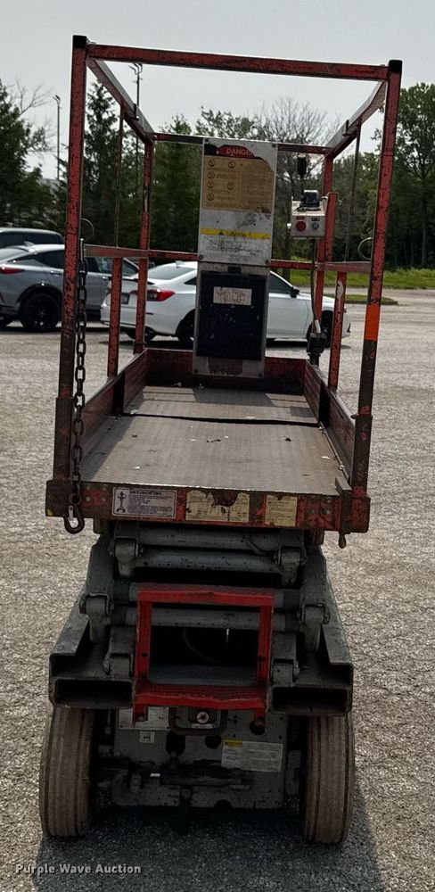 image for item DV2723 1993 Skyjack SJ-3220 scissor lift