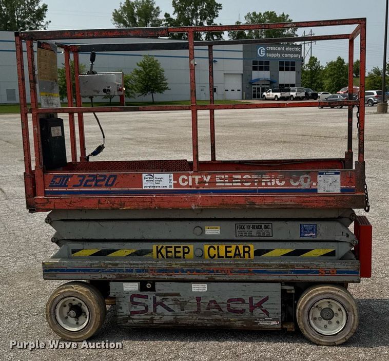 image for item DV2723 1993 Skyjack SJ-3220 scissor lift