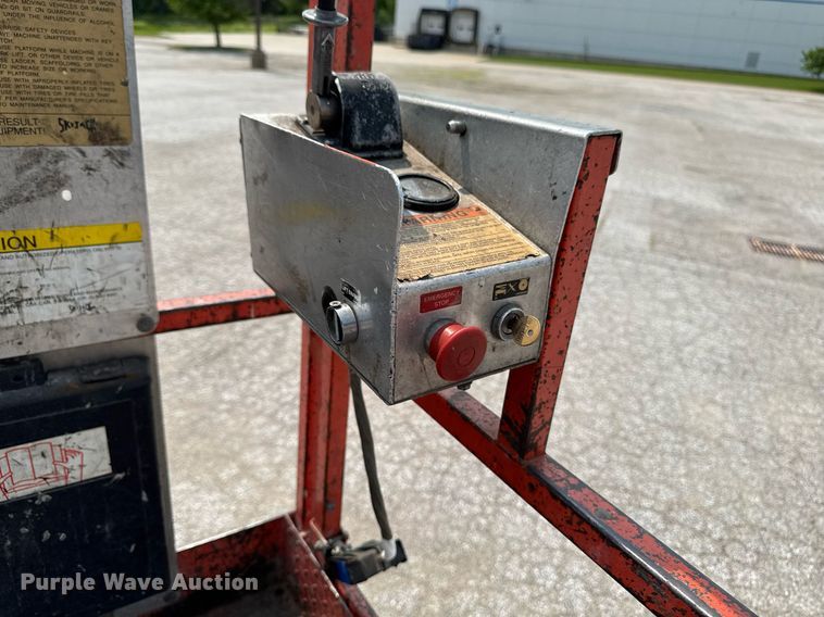 image for item DV2723 1993 Skyjack SJ-3220 scissor lift