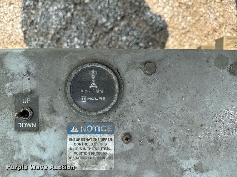 image for item DV2723 1993 Skyjack SJ-3220 scissor lift