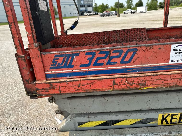 image for item DV2723 1993 Skyjack SJ-3220 scissor lift