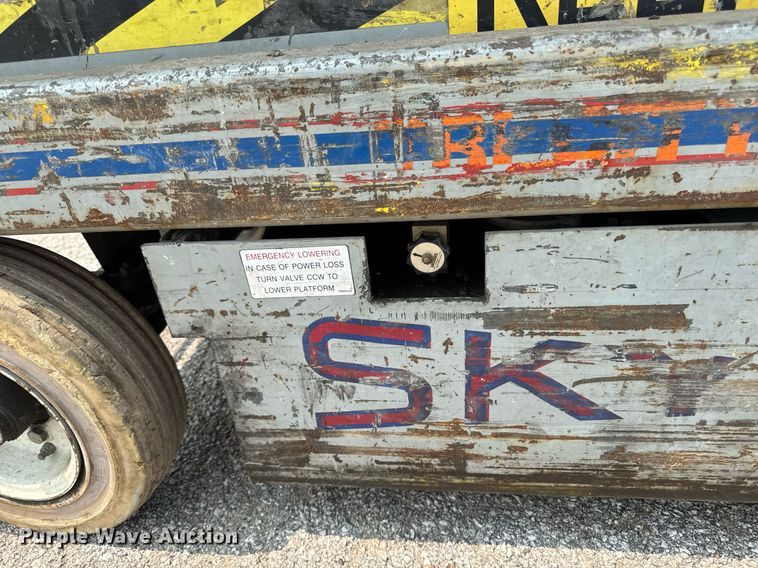 image for item DV2723 1993 Skyjack SJ-3220 scissor lift