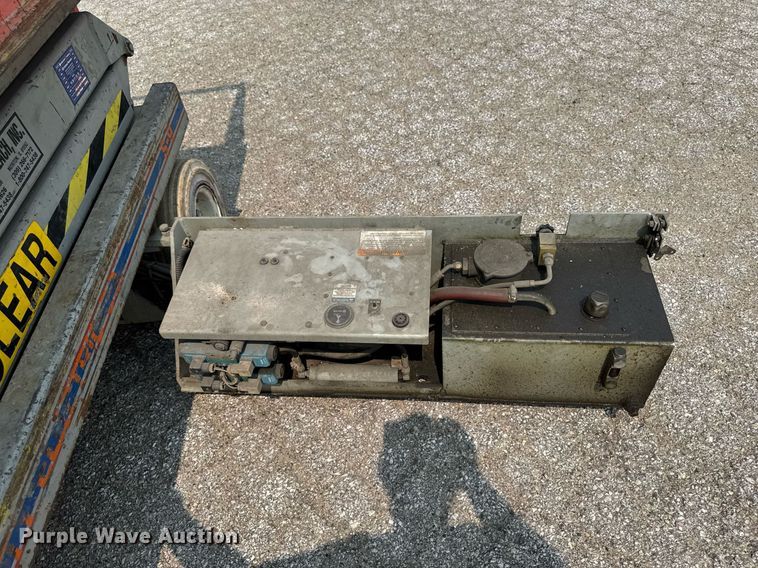 image for item DV2723 1993 Skyjack SJ-3220 scissor lift