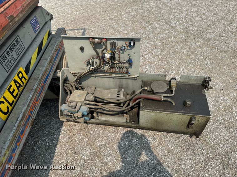 image for item DV2723 1993 Skyjack SJ-3220 scissor lift