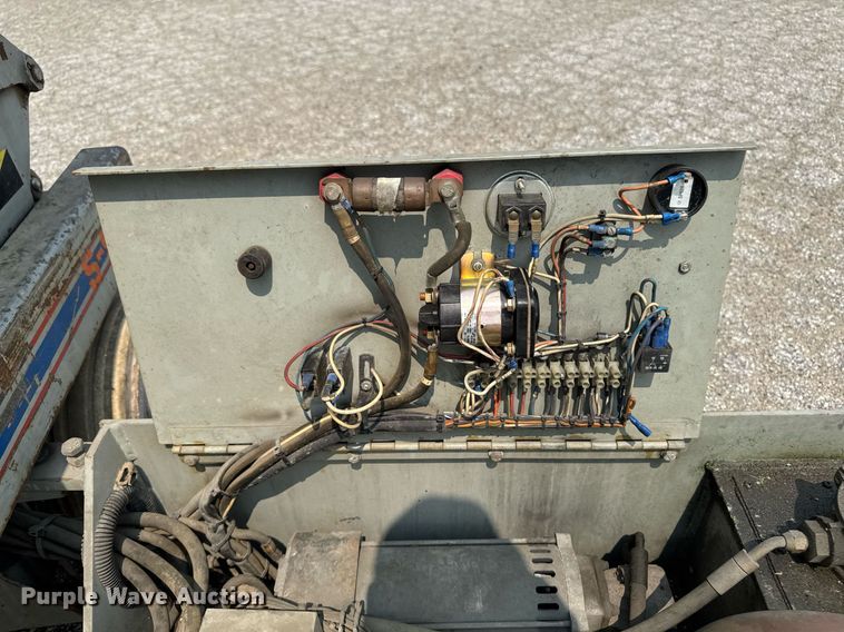 image for item DV2723 1993 Skyjack SJ-3220 scissor lift