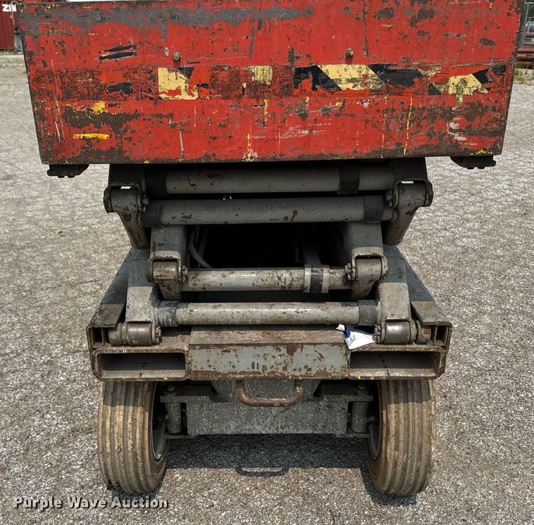 image for item DV2723 1993 Skyjack SJ-3220 scissor lift