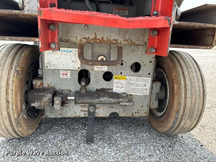 image for item DV2723 1993 Skyjack SJ-3220 scissor lift