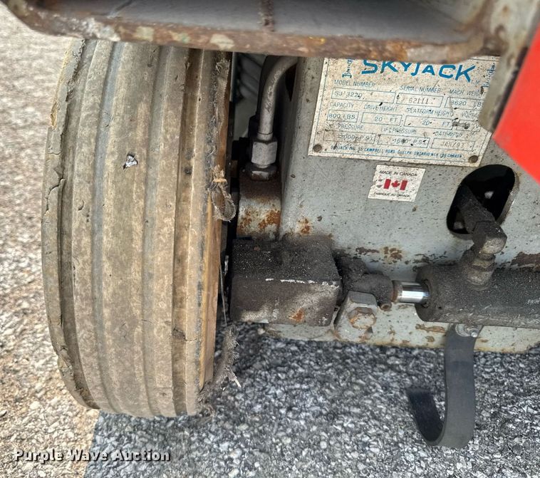 image for item DV2723 1993 Skyjack SJ-3220 scissor lift