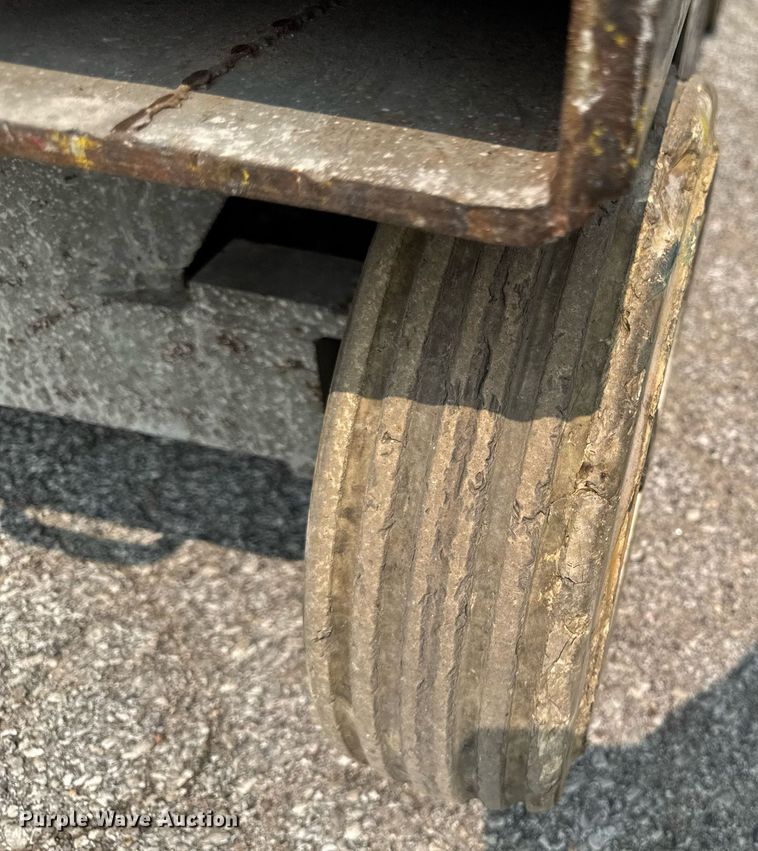 image for item DV2723 1993 Skyjack SJ-3220 scissor lift