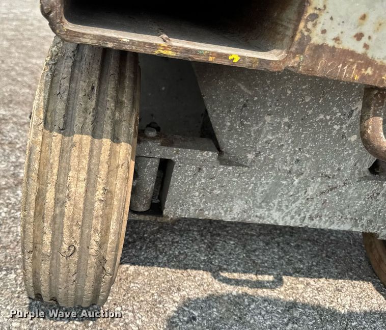 image for item DV2723 1993 Skyjack SJ-3220 scissor lift