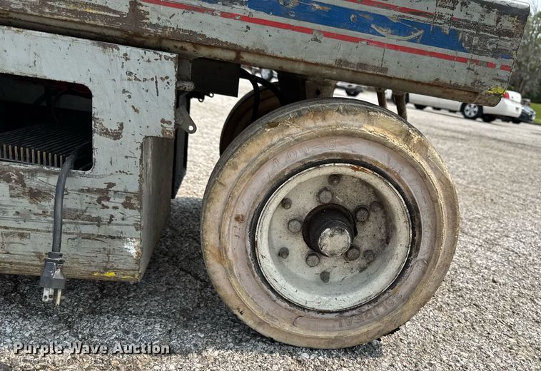 image for item DV2723 1993 Skyjack SJ-3220 scissor lift