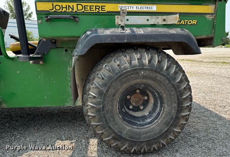 image for item DV2728 2011 John Deere Gator TS 4x2 utility vehicle
