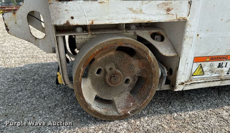 image for item DV2730 2015 HY-BRID 1430 scissor lift