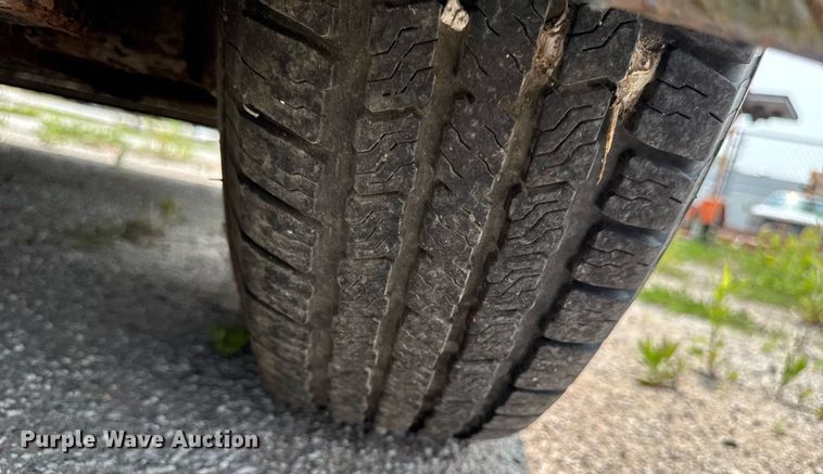 image for item DV2732 Lamar SH831217 utility trailer