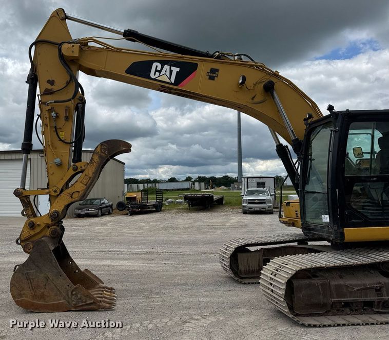 image for item DV4112 2015 Caterpillar 323FL excavator
