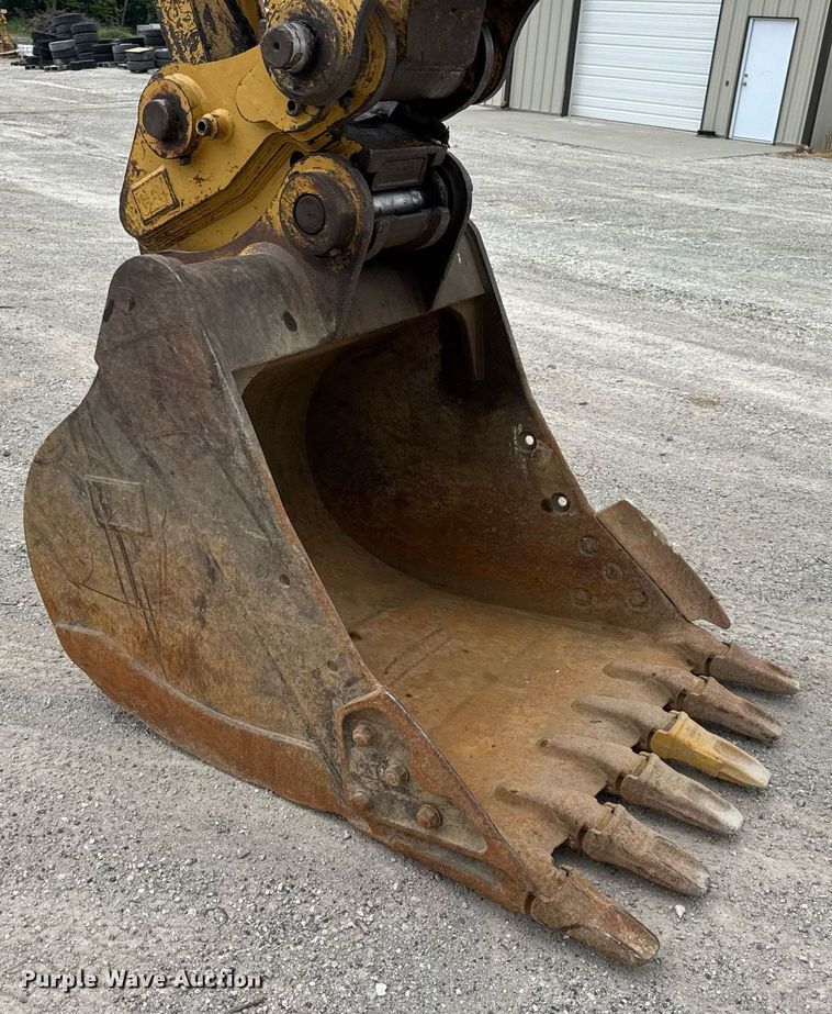 image for item DV4112 2015 Caterpillar 323FL excavator