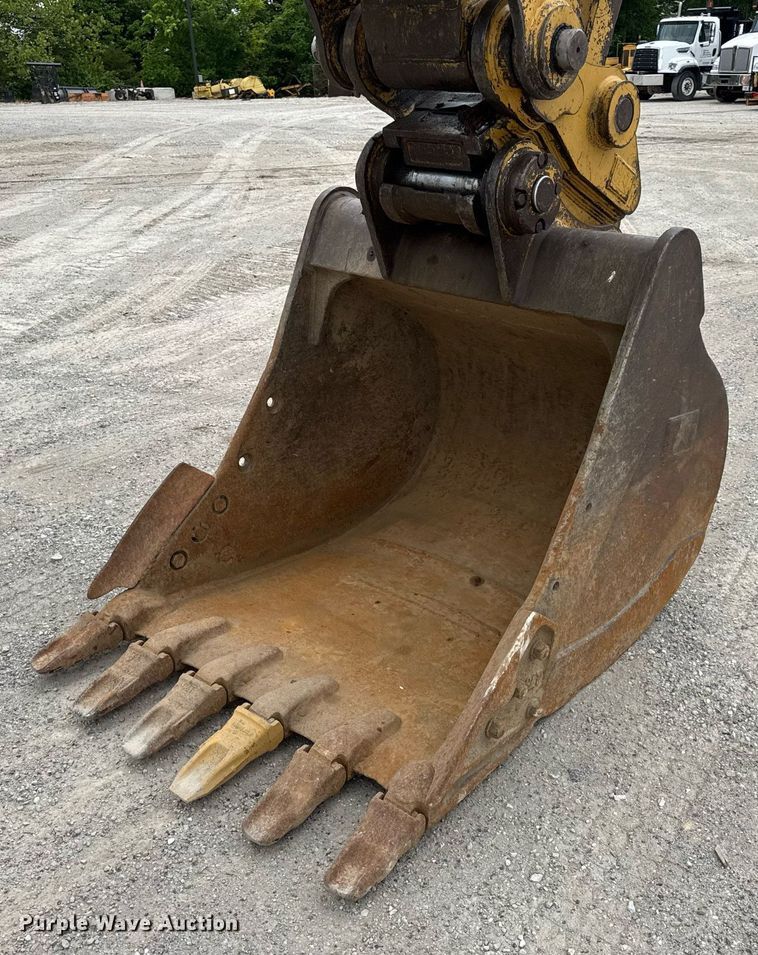 image for item DV4112 2015 Caterpillar 323FL excavator