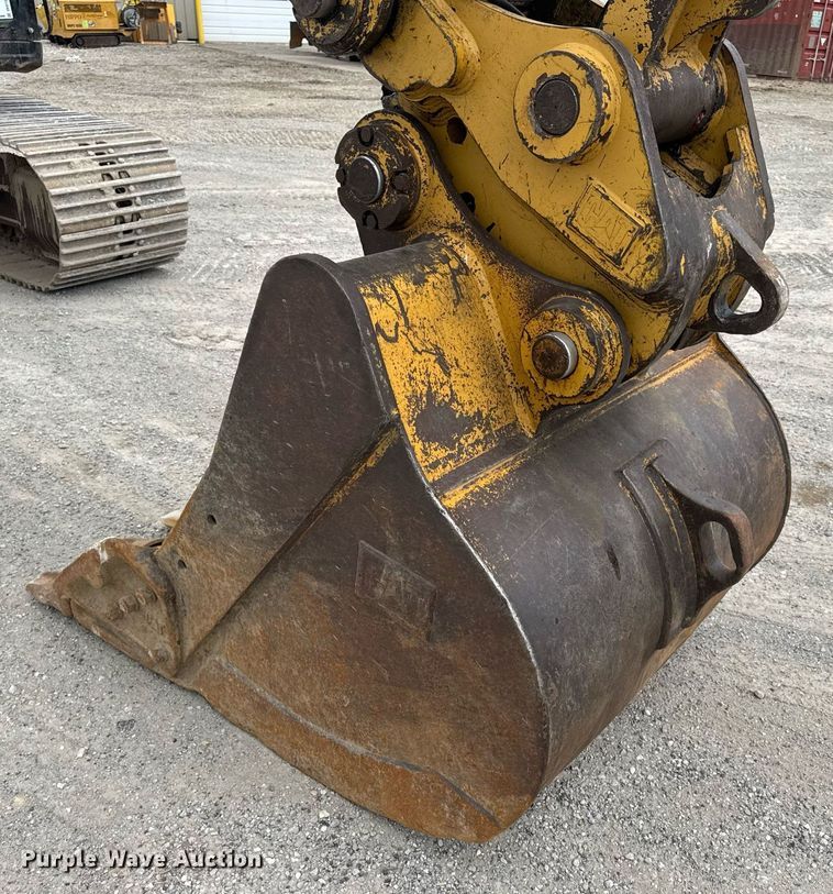 image for item DV4112 2015 Caterpillar 323FL excavator
